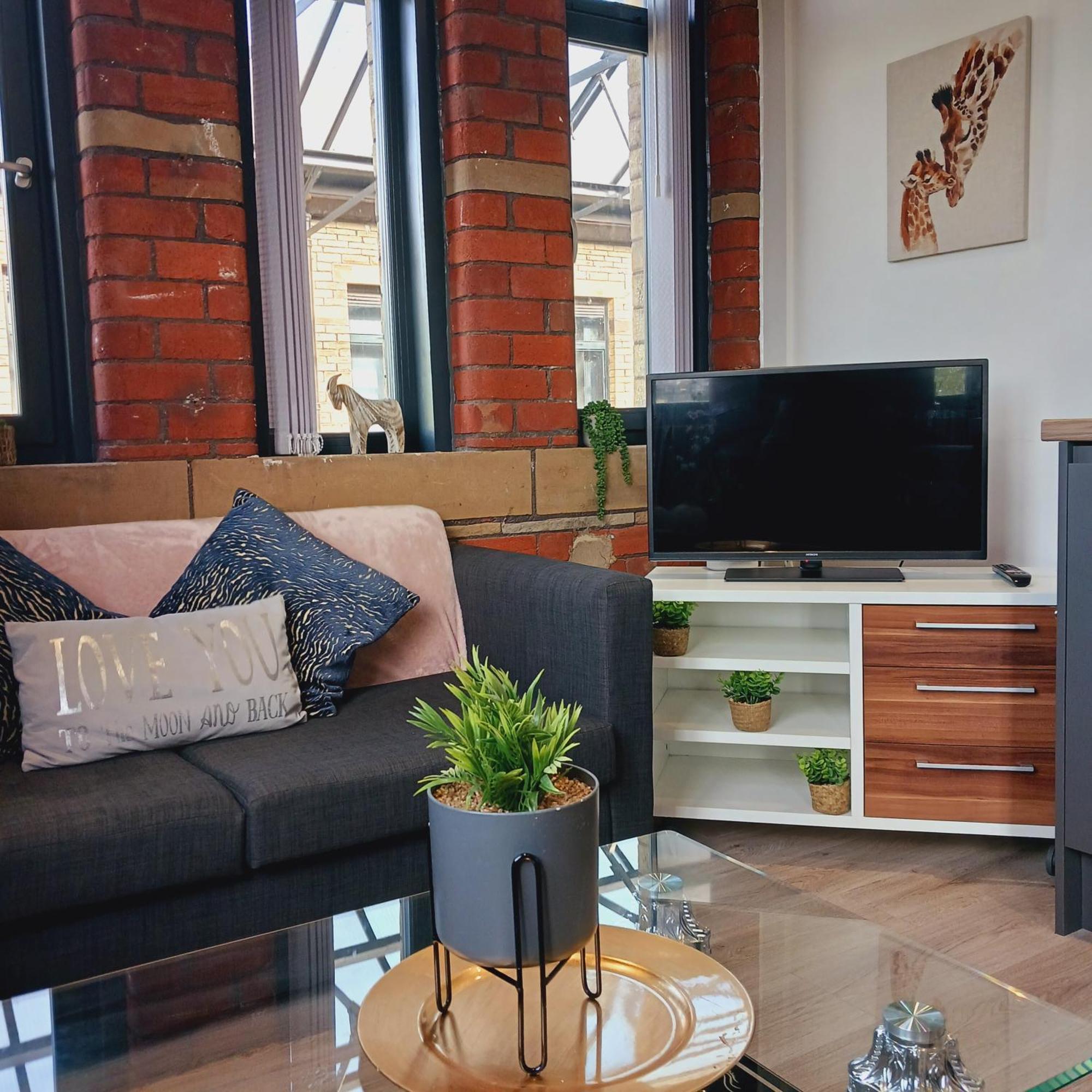 Bliss Contractor Apartments- Sleeps 6 Bradford  Bagian luar foto