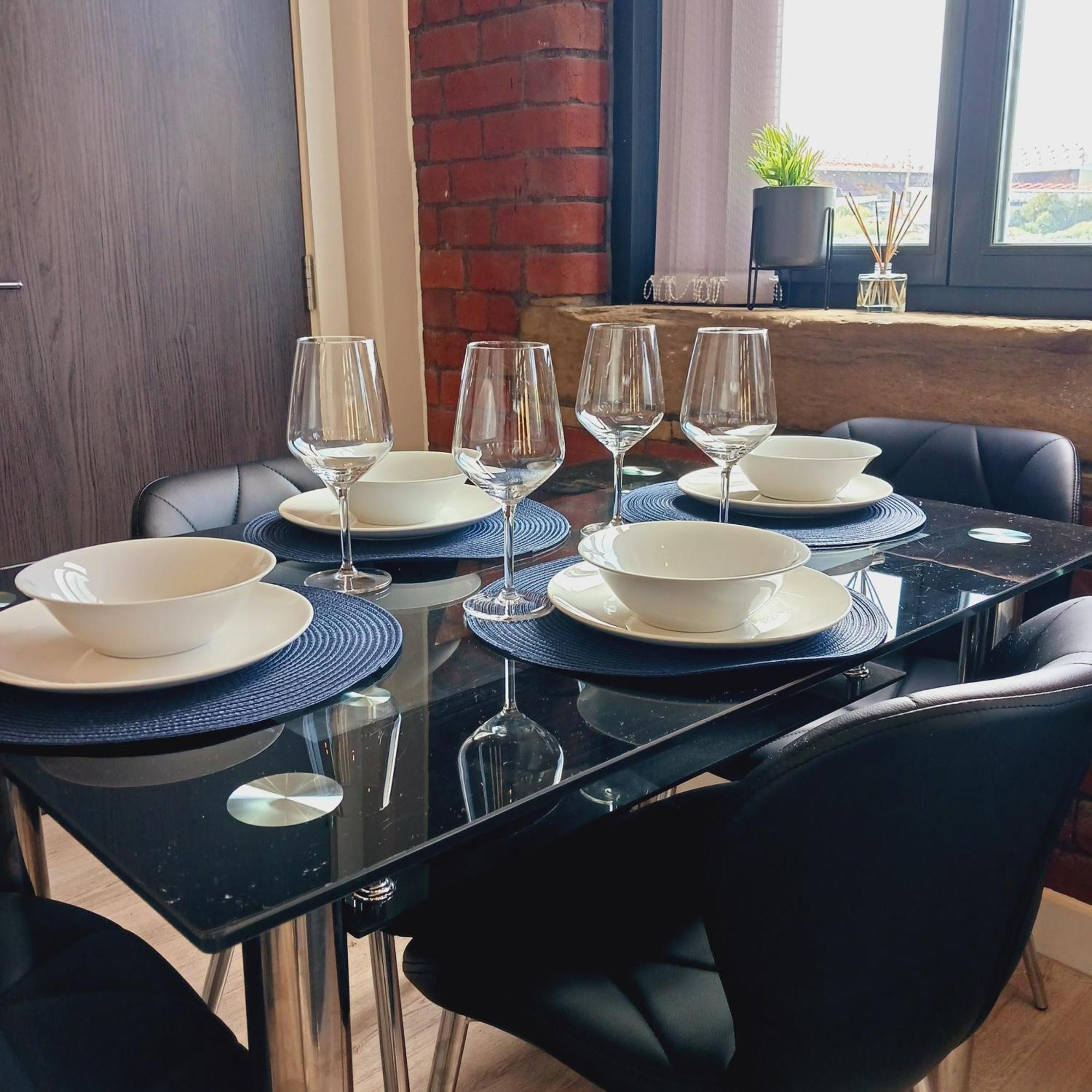 Bliss Contractor Apartments- Sleeps 6 Bradford  Bagian luar foto