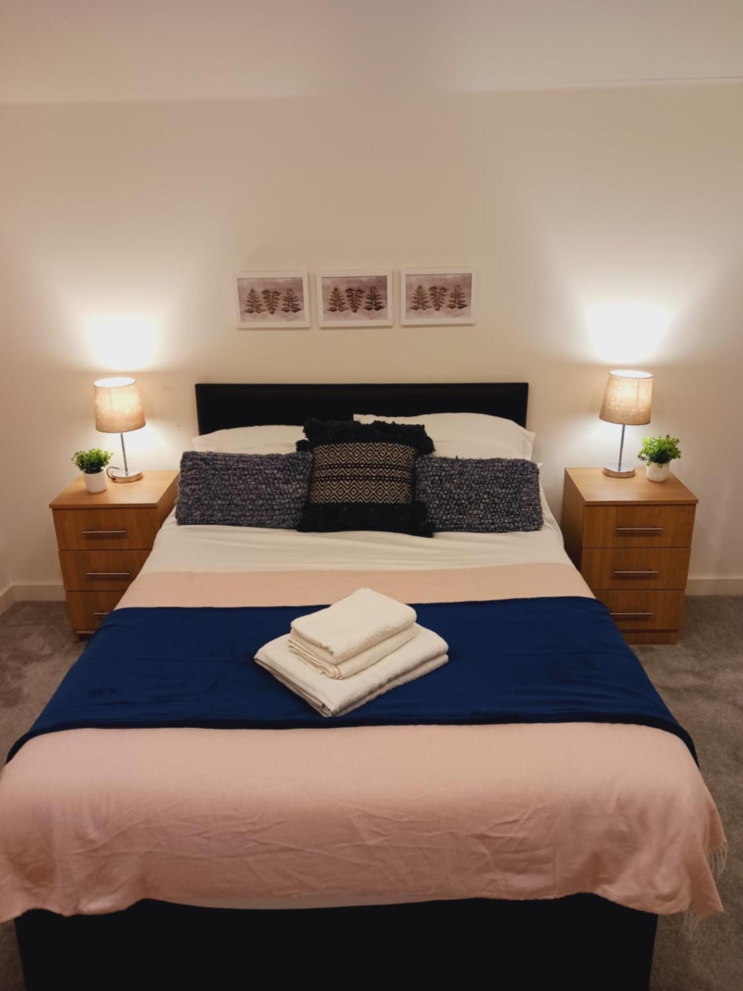 Bliss Contractor Apartments- Sleeps 6 Bradford  Bagian luar foto